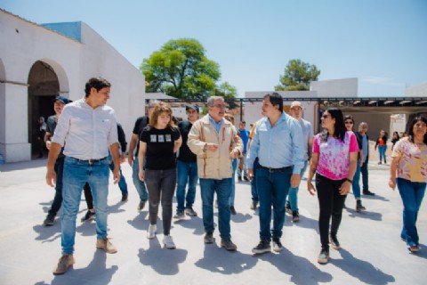 Tinogasta: el gobernador Raúl Jalil y el intendente Sebastián Nóblega recorrieron el Paseo de los Sabores