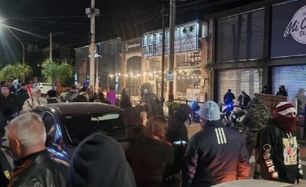 VIDEO | La "Rosadita" catamarqueña: ahorristas se movilizan por la ciudad y reclaman en distintos domicilios