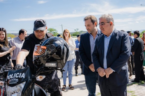 El Gobierno provincial hizo entrega de nueva flota de vehículos para fortalecer la seguridad en la Capital y el interior