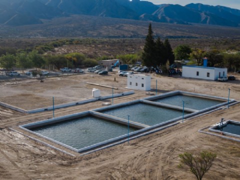 El gobernador Jalil inauguró obras de agua que benefician a familias de San José y Santa María