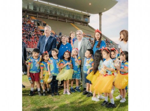 VIDEO | Exitoso desfile de egresados del nivel inicial en el estadio Bicentenario de la provincia