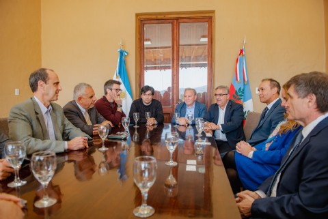 El gobernador Raúl Jalil recibió a autoridades de Glencore Cobre