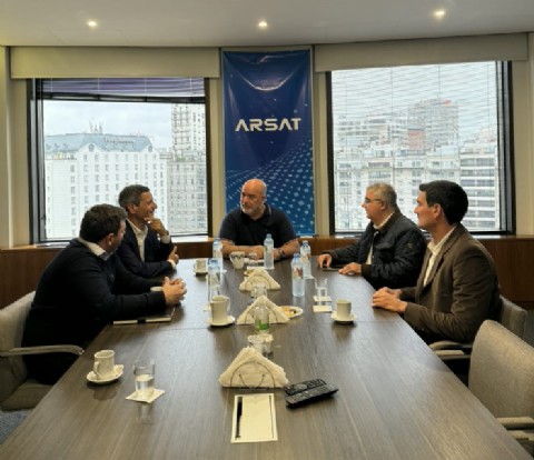 Jalil se reunió con autoridades de ARSAT para avanzar con la extensión de fibra óptica en el interior