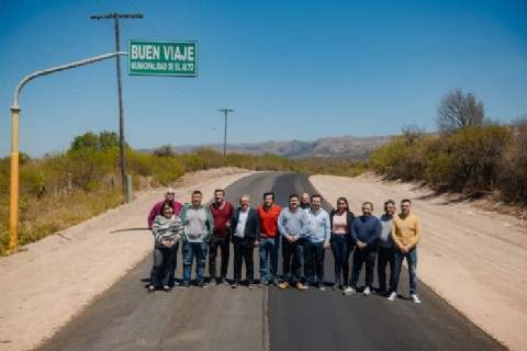 Se avanza con la pavimentación de la ruta que une El Alto y El Portezuelo