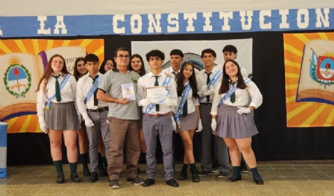 Alumnos de los niveles primario y secundario prometieron lealtad a la Constitución Nacional y Provincial