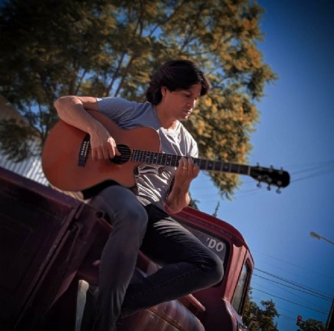 De Catamarca al mundo: Vitin Martoccia, el cantor enamorado