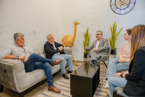 El gobernador Raúl Jalil se reunió con empresarios de sauditas para impulsar proyecto productivo