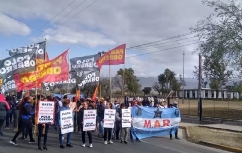 Revés para Jalil: marcha frente a Casa de Gobierno por la falta de alimentos en los comedores