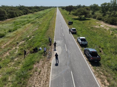 VIDEO | La Provincia realiza trabajos en Ruta Provincial 2 por enormes hormigueros que afectan la obra