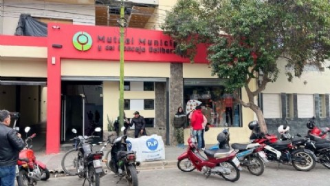 Escándalo en la Mutual Municipal: Viñovezky se atrincheró y se niega a entregar el mando