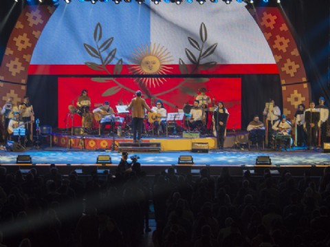 Mixtura musical en la penúltima noche del Poncho 2023