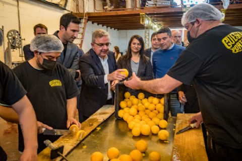Tradicional fábrica dulcera crece en el mercado nacional e internacional