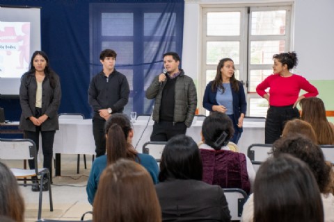 Capacitación en lengua y matemática para docentes de secundaria