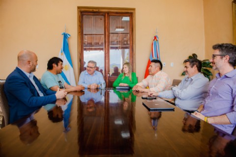 Jalil se reunión con caciques de Carachi Pampa
