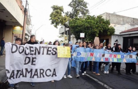 Docentes en pie de guerra contra Jalil: fuerte protesta y marcha multitudinaria contra el Gobierno provincial