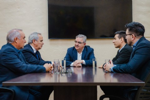 Jalil analizó la política económica y tributaria junto a representantes de la Federación de Ciencias Económicas