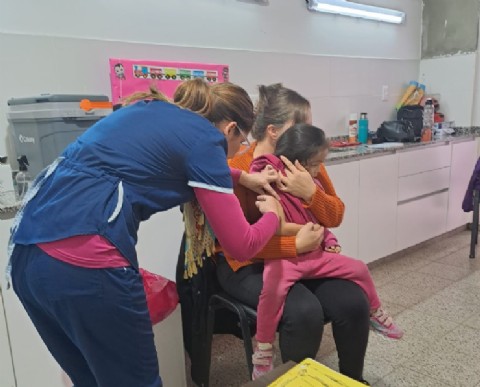 Salud continúa fortaleciendo la vacunación en la provincia