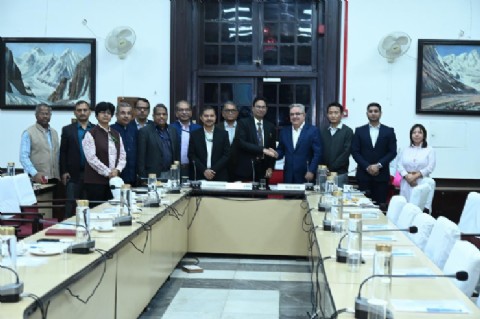 El gobernador Jalil recorrió el Instituto de Investigación Agrícola de la India