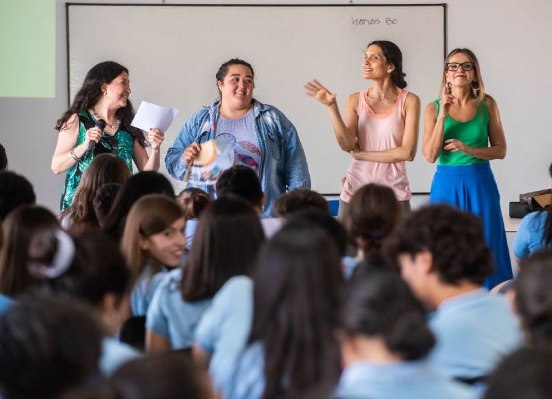 Jóvenes participan en experiencias que promueven el desarrollo cultural y social