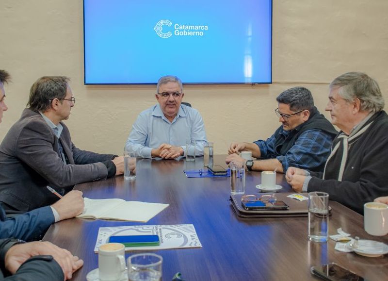 El Gobierno impulsa la creación de un clúster científico-productivo para el sector agroindustrial