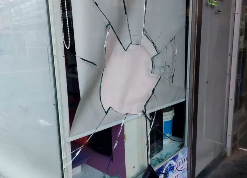 ¿Y la seguridad para cuándo?: Tres locales comerciales fueron afectados por robos con la modalidad "revienta vidrieras"