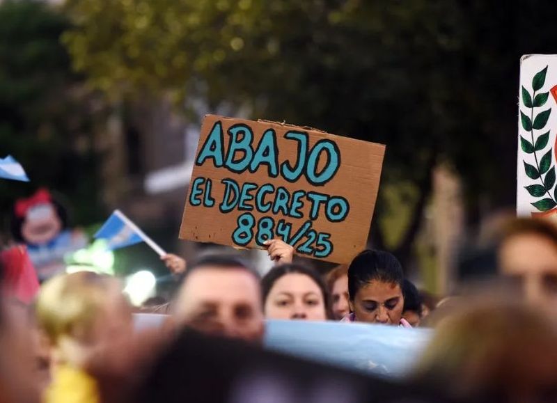 Docentes autoconvocados continúan en estado de alerta: exigen al Gobierno provincial una convocatoria directa