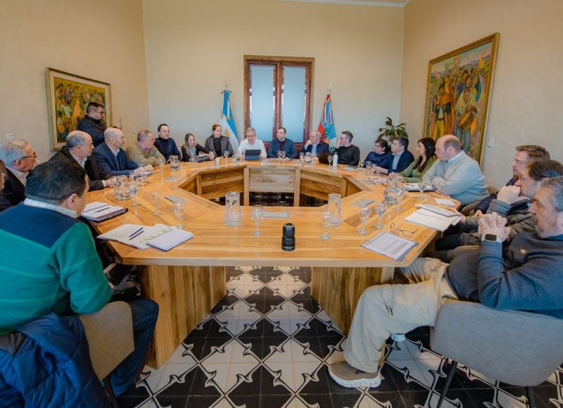 Jalil se reunió con el Gabinete provincial para analizar la gestión y la situación económica