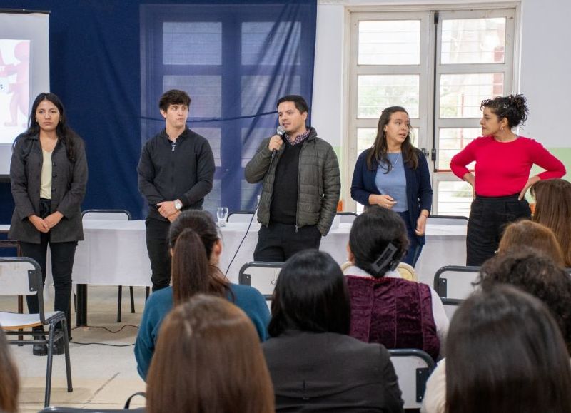 Capacitación en lengua y matemática para docentes de secundaria