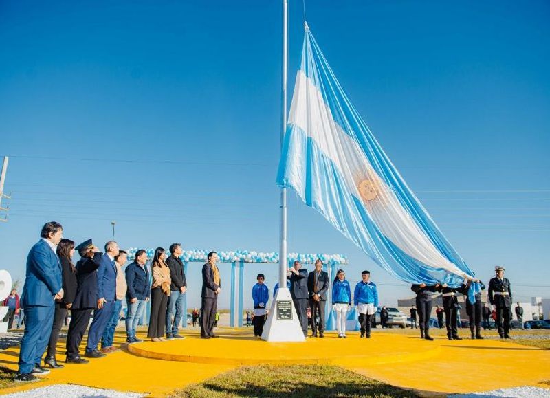 Jalil inauguró un Aula del Futuro y obras en Saujil