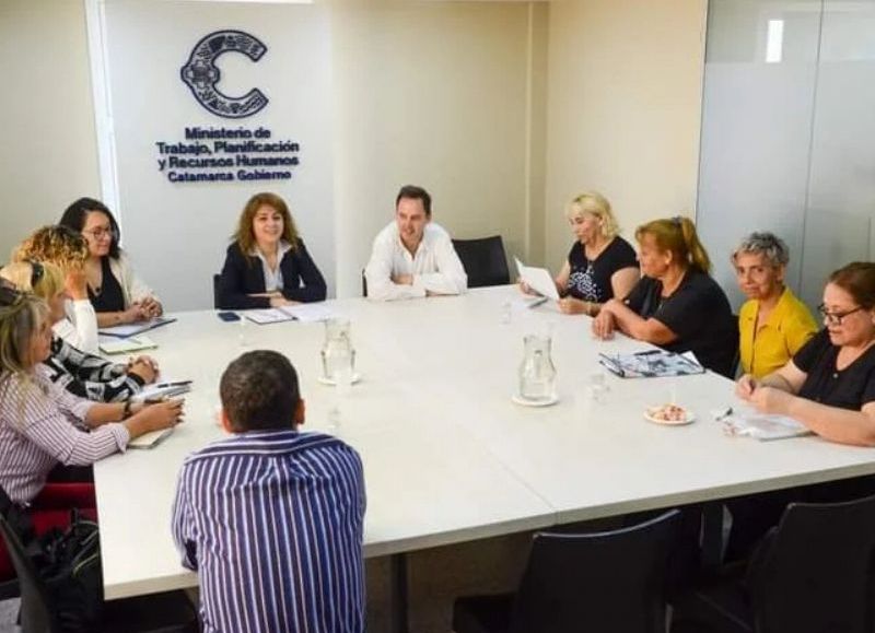 Gobierno e Intersindical Docente acuerdan garantizar transparencia en la cobertura de cargos técnicos