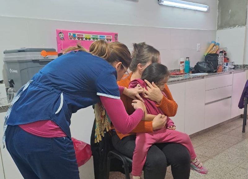 Salud continúa fortaleciendo la vacunación en la provincia