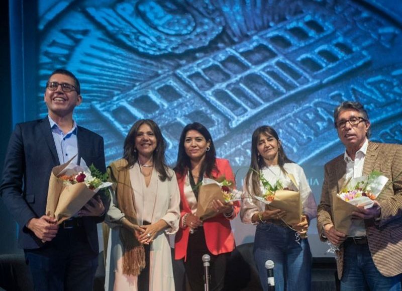 Presentaron en el Senado el libro de Oro del Bicentenario de Catamarca